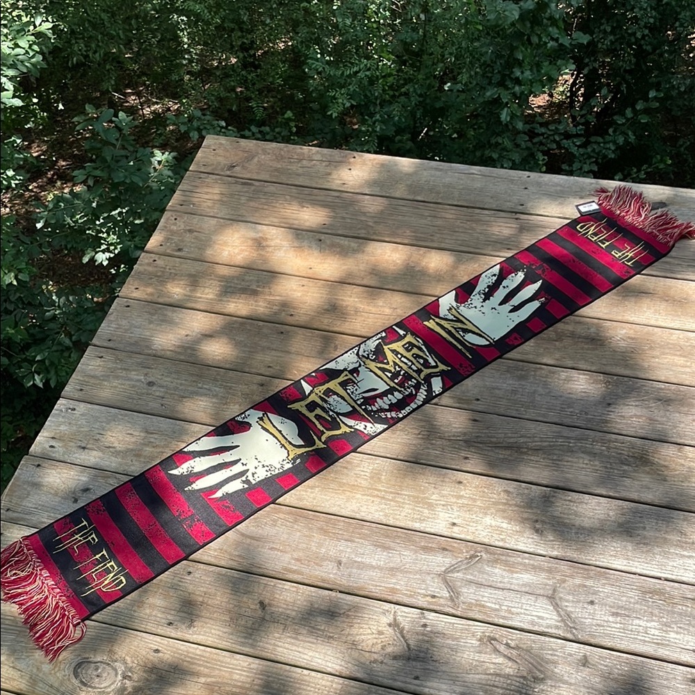 NWT WWE BRAY WYATT LET ME IN SCARF